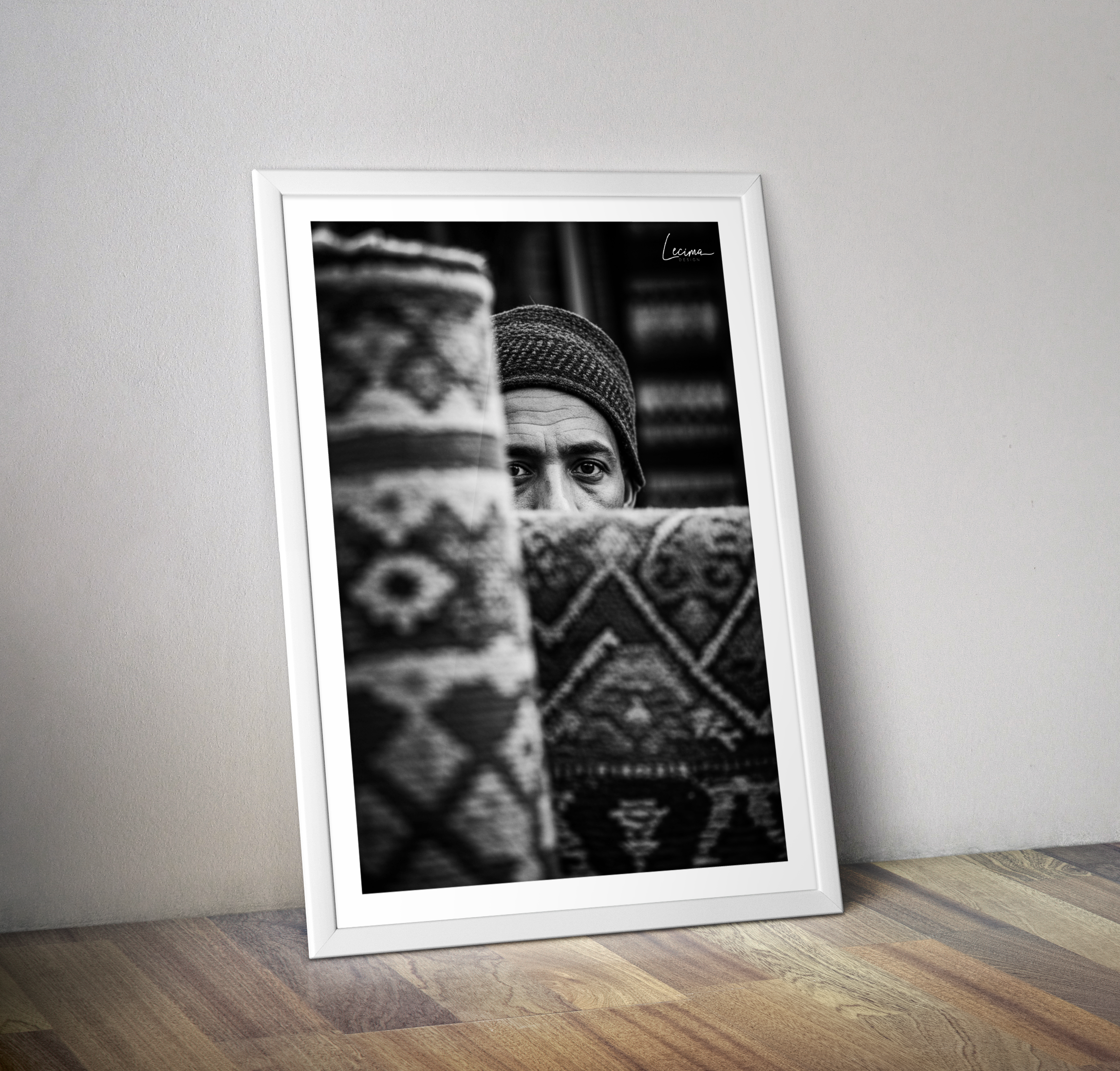 Affiche vendeur de tapis Maroc - Poster orientaliste noir et blanc