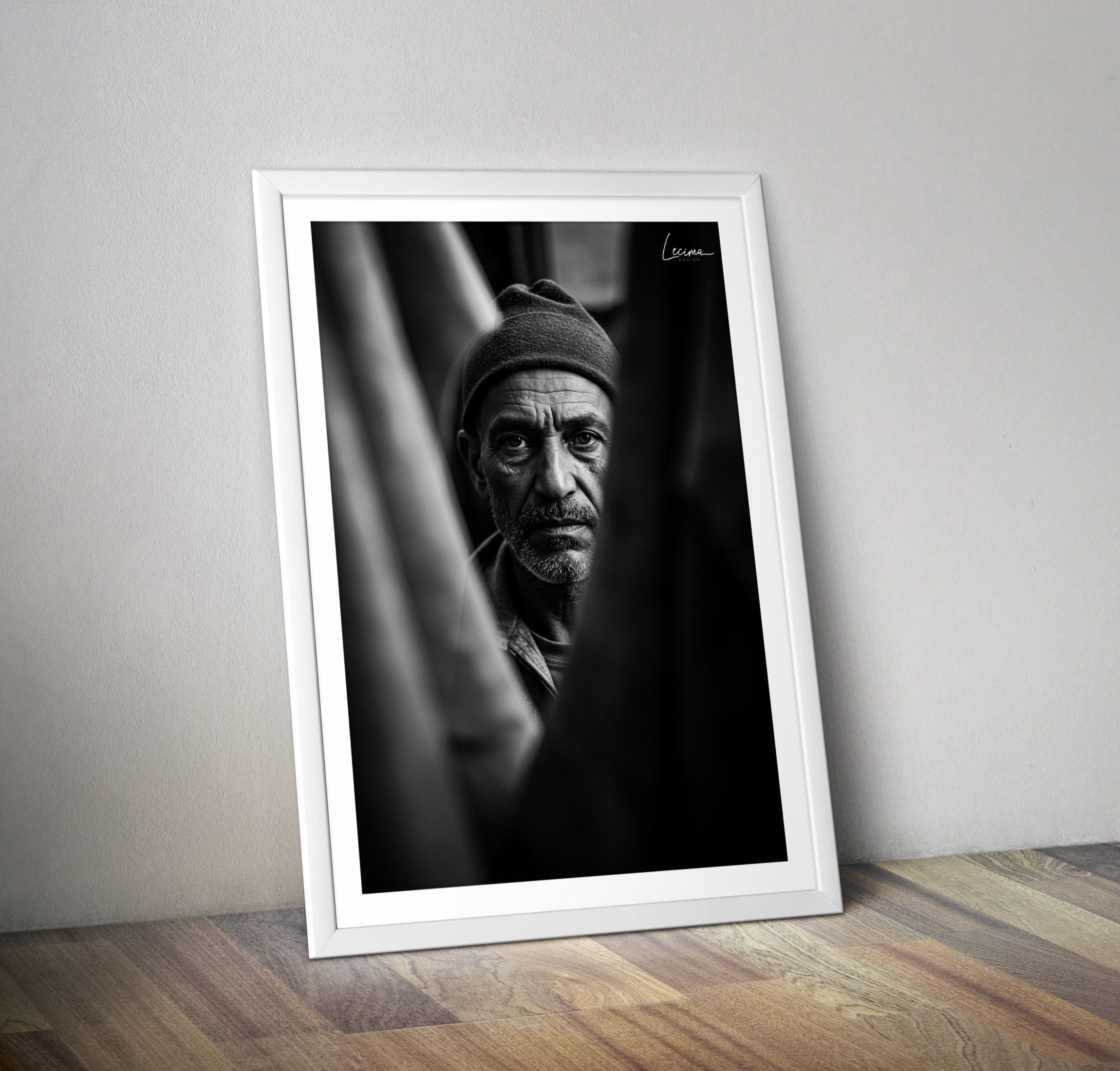 Affiche homme derrière rideau Maroc - Poster orient noir et blanc