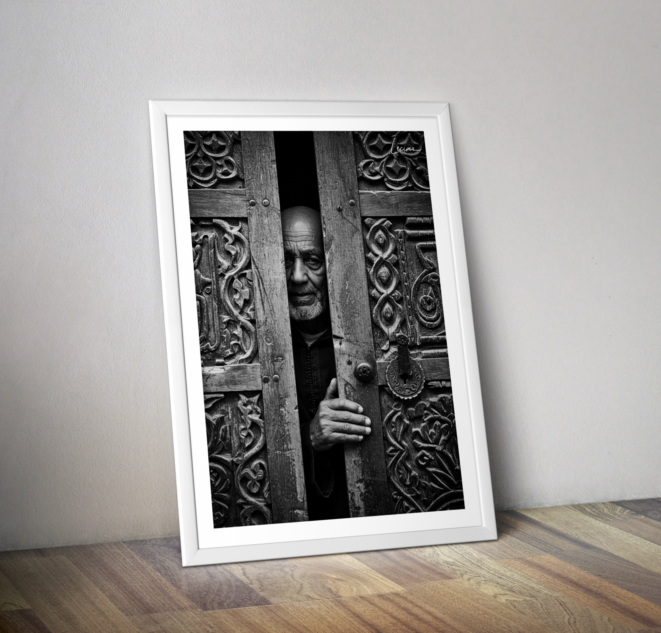 Affiche homme derrière la porte - Poster orient noir et blanc
