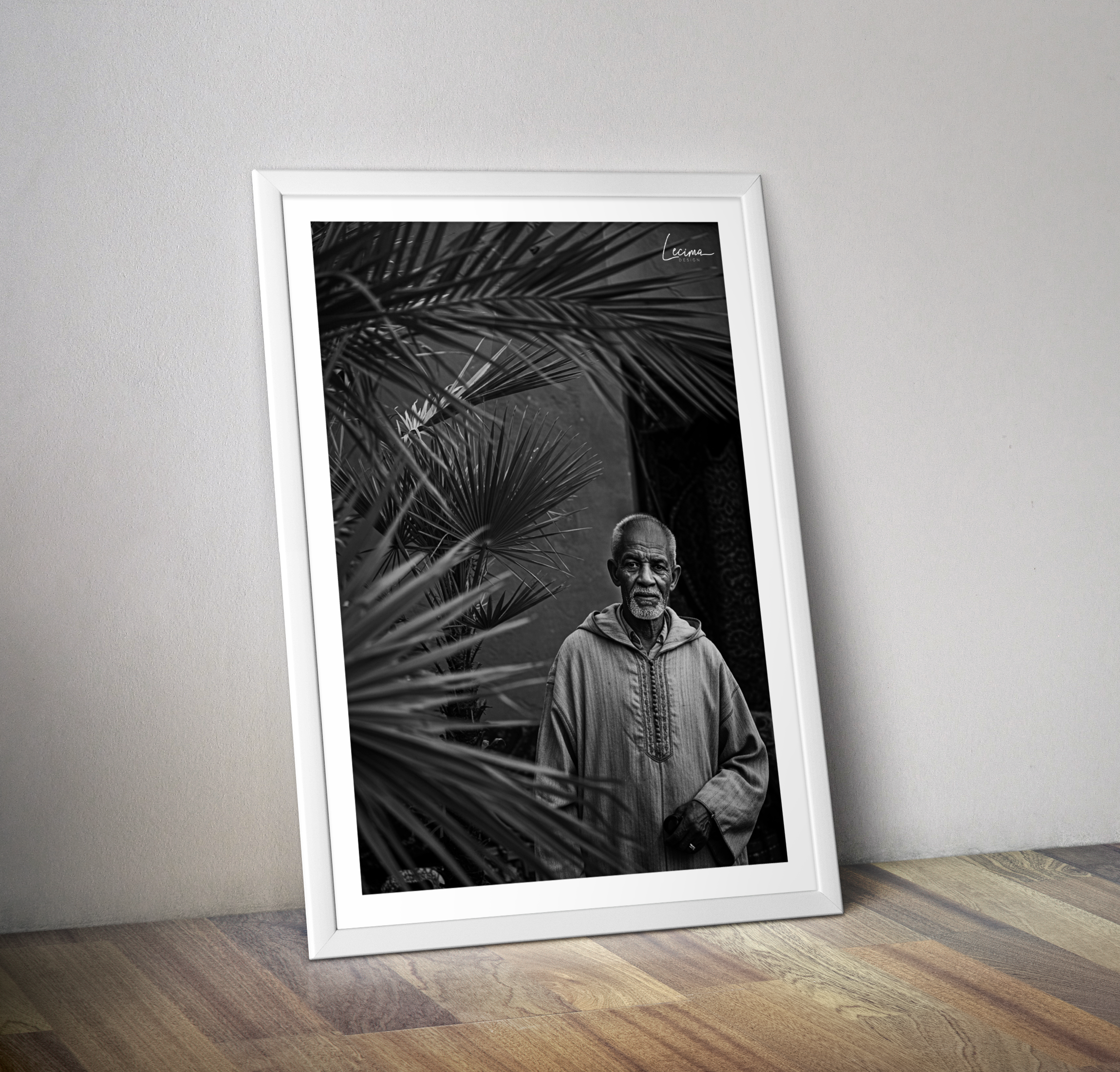 Affiche homme dans jardin Maroc - Poster déco noir et blanc orient